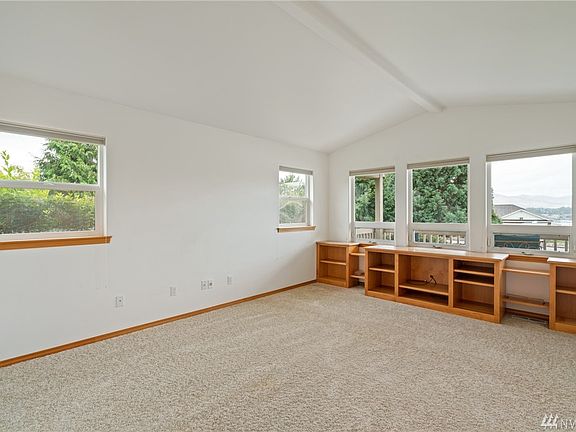 3rd image of 215 McCauley Ct