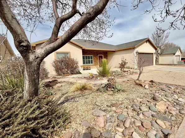 810 Latrobe Dr, Carlsbad, NM 88220