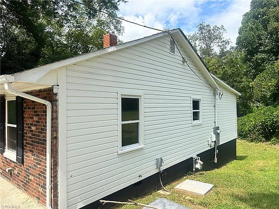 4th image of 621 E Sharpe St