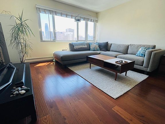 2nd image of 1001 Pine St Unit 1001