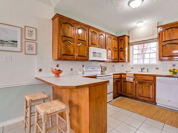 5th image of 1110 Selman Ct
