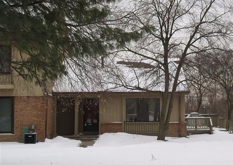 1st image of 41622 Bedford Dr