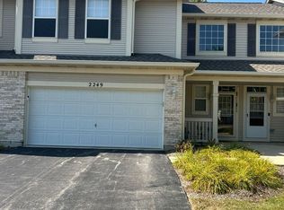2249 Sunrise Cir, Aurora, IL 60503