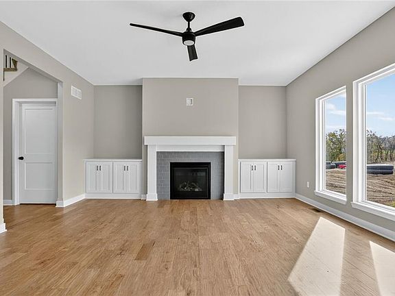 4th image of 16231 Giorgia St