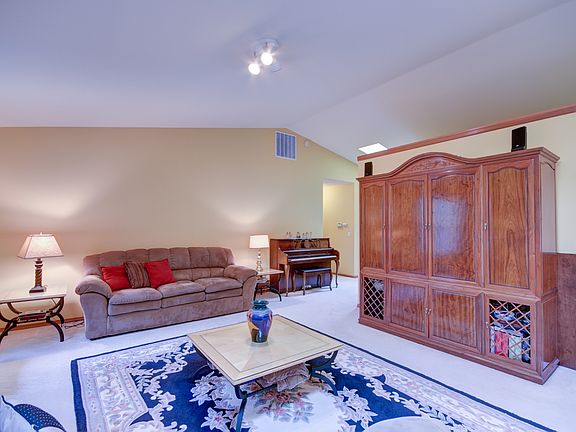 5th image of 2635 Oyster Way