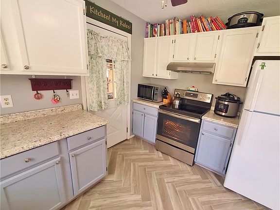 5th image of 115 Cornwell St