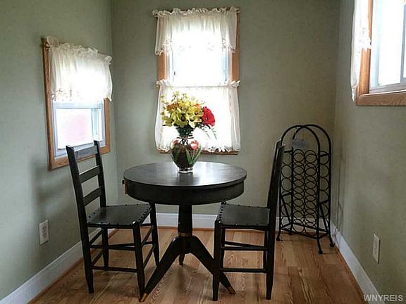 4th image of 176 Henderson Ave