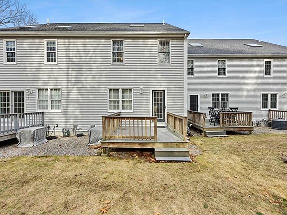 3rd image of 10 Waltham Dr #10