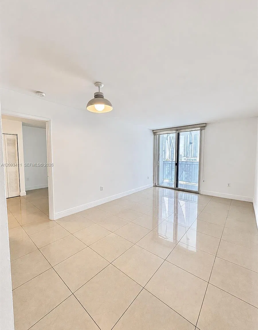 Madison Downtown Condo — Photo 4