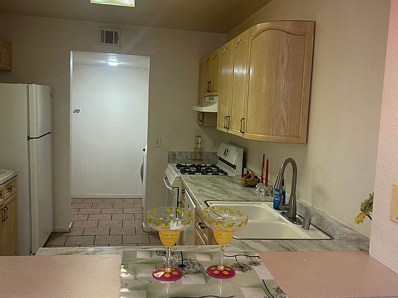 3rd image of 7962 Dorinda Ave