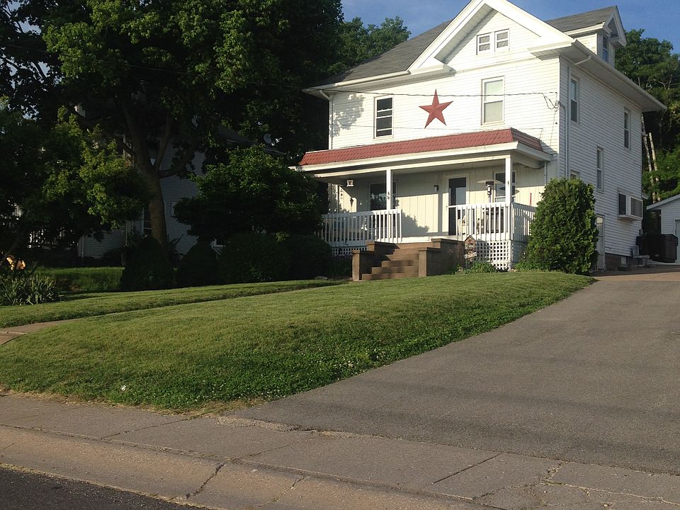 2nd image of 218 S Main St