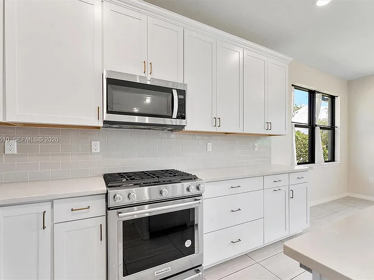 2485 Primrose Pl — Photo 13