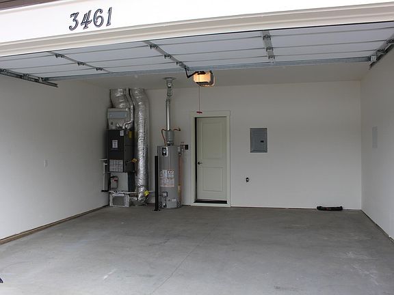 Lg 2 car Garage w/opener