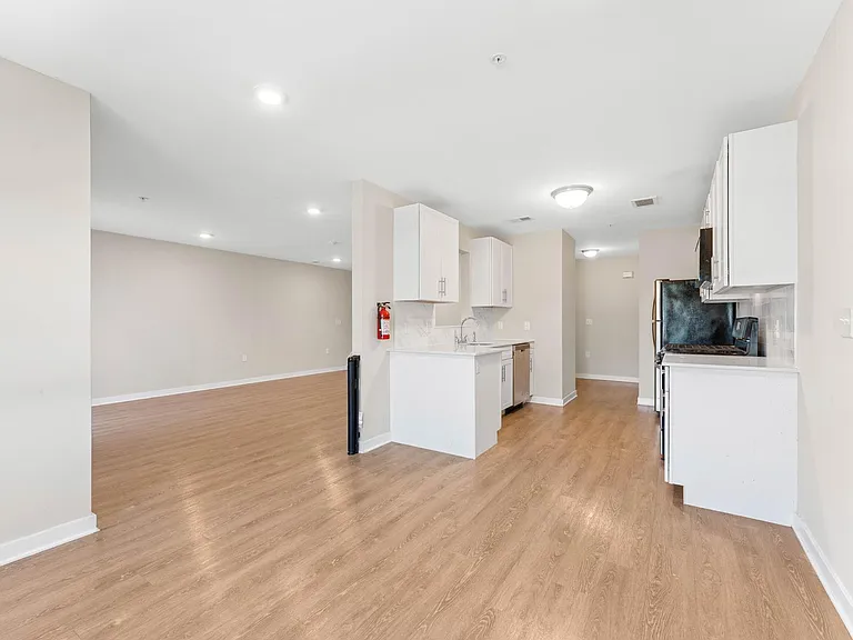 87 Main St #19 — Photo 5
