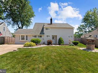 48 Inbrook Rd, Levittown, PA 19057