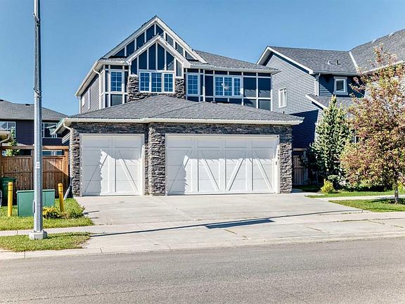 2nd image of 209 NE Sandpiper Blvd