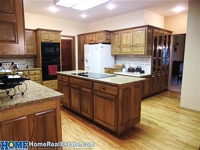 5th image of 2431 S 79th St