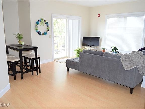 living/dining/balcony