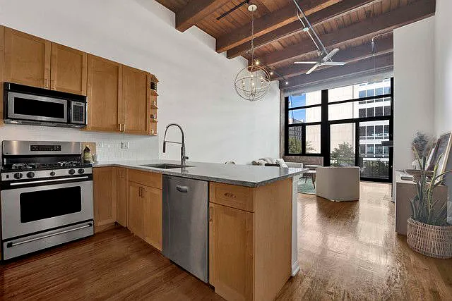 525 W Superior St #322 — Photo 7