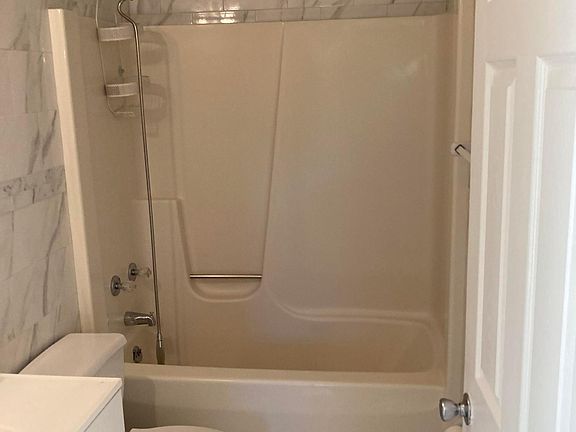 4th image of 1021 Tiffany St