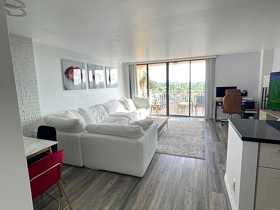 3rd image of 2450 NE 135th St APT 505