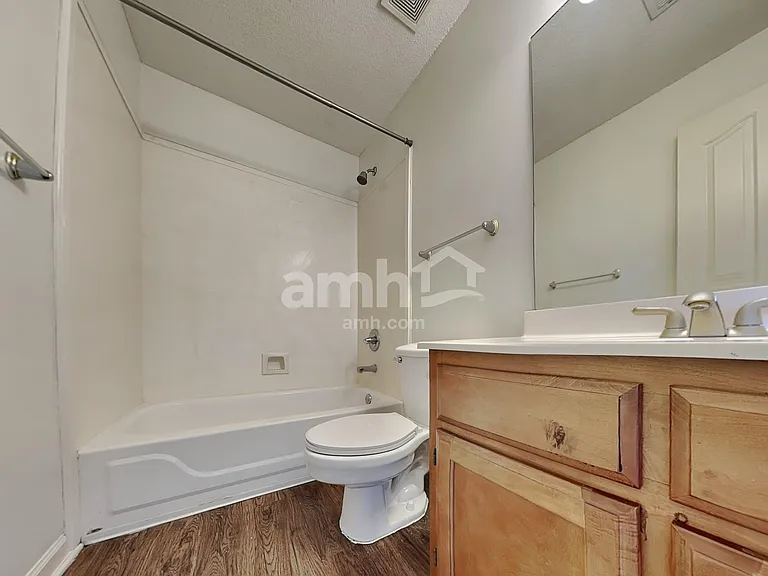 1015 Warwick Pl — Photo 14