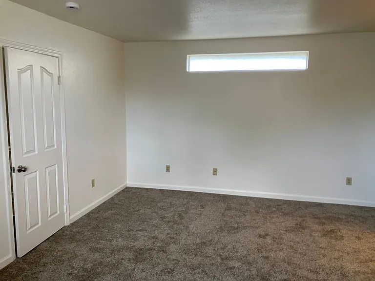 2704 Snyder Ave — Photo 16