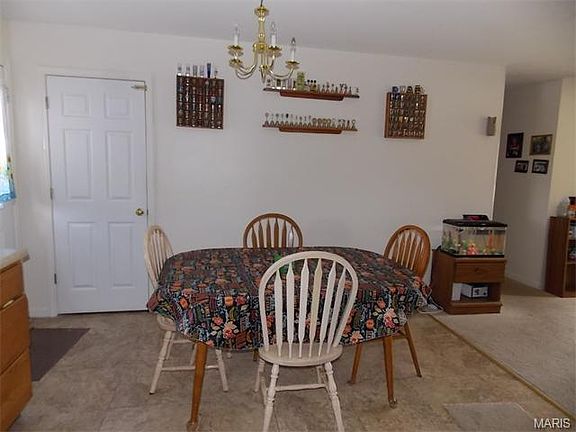 3rd image of 679 Lindsey Dr