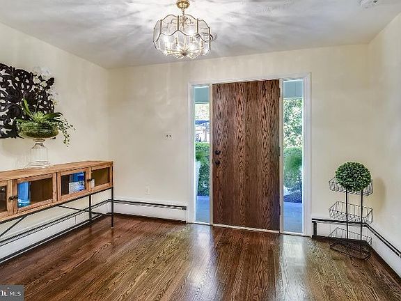 4th image of 3033 Knoll Dr
