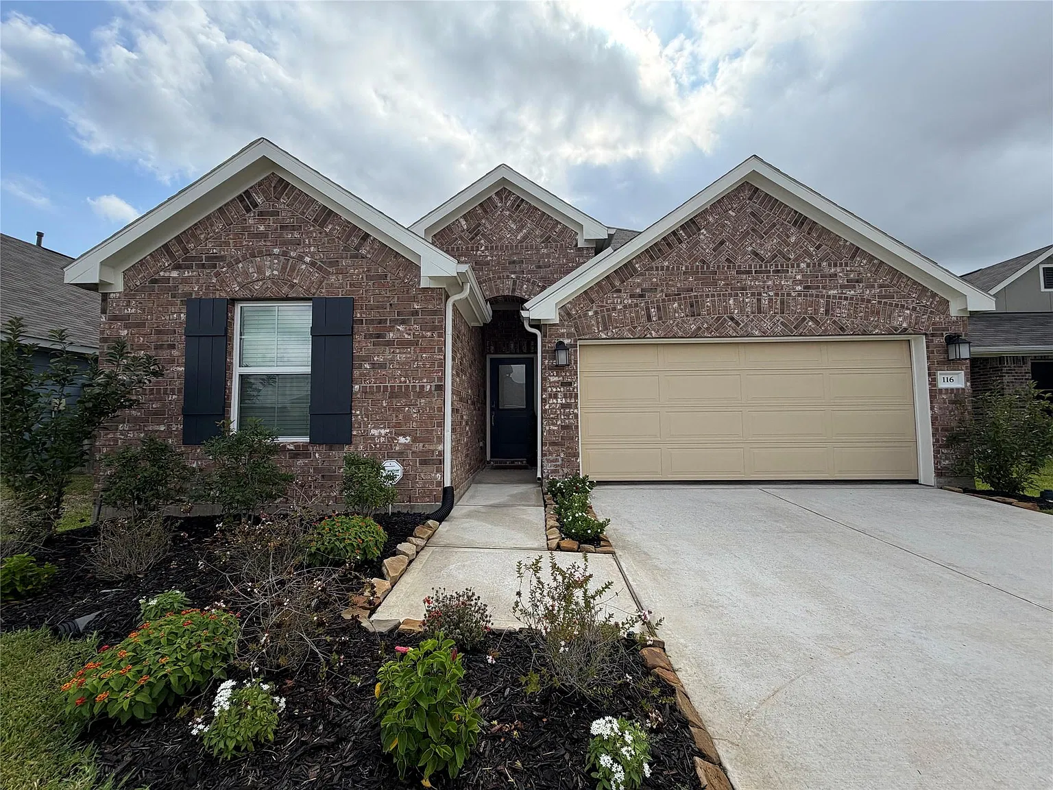 3 bed, 2.0 bath, 1551 sqft, $2,150 — Photo 1