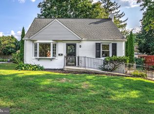 41 Derwen Dr, Havertown, PA 19083