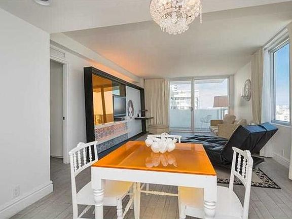 4th image of 1100 West Ave #1402