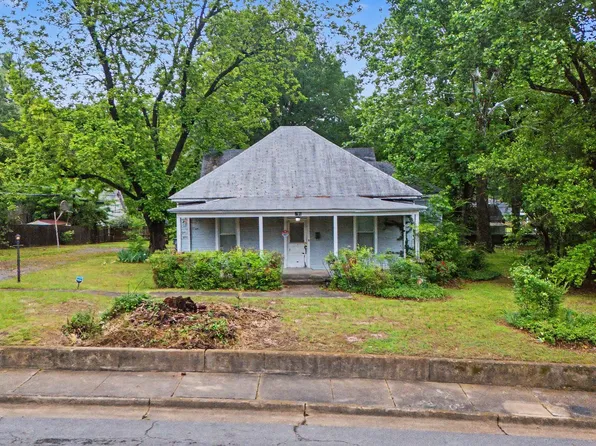 790 Colonial Rd, Memphis, TN 38117