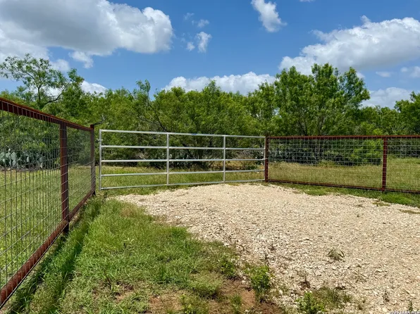 2253 County Road 332 LOT 6, Charlotte, TX 78011