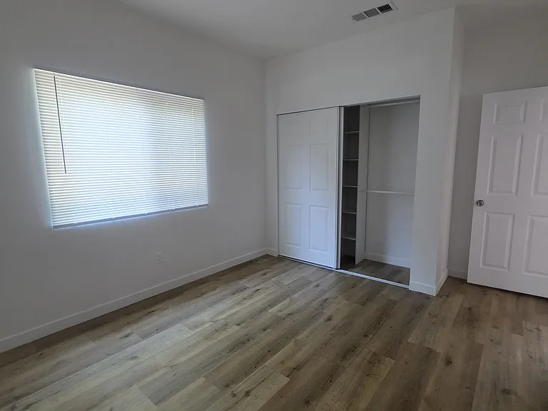 1209 W King St — Photo 18