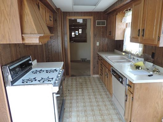 5th image of 1321 5th St E
