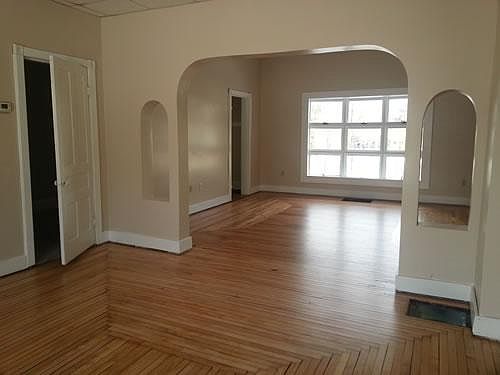 4th image of 724 E Ludington Ave APT A