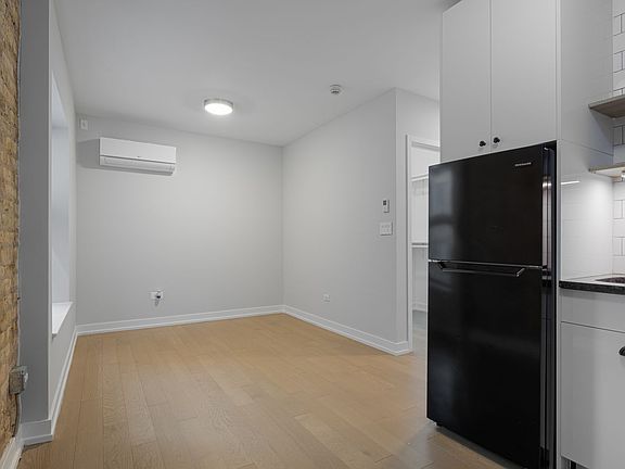 2nd image of 6019 N Winthrop Ave #410