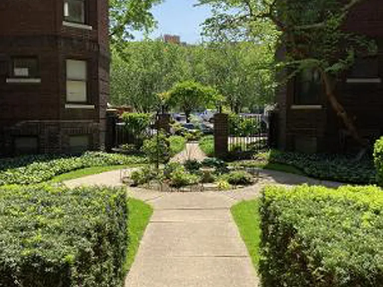 Phillips Manor — Photo 10