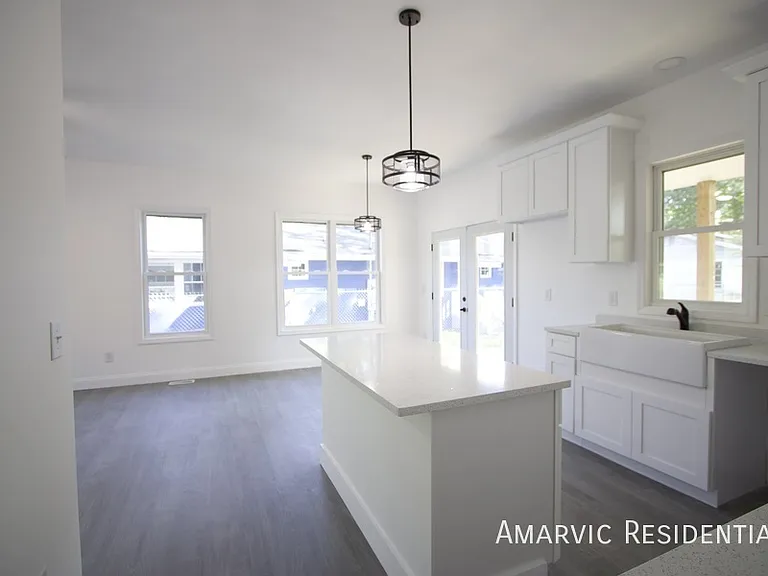 621 Singletary St SE — Photo 8