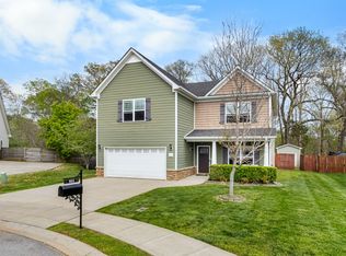 915 Cherry Blossom Ln, Clarksville, TN 37040