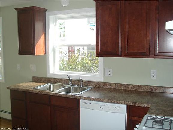 4th image of 26 Arlington St Floor 1
