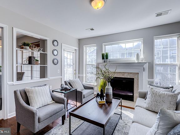3rd image of 305 S Payne St #14