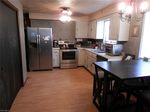 3rd image of 107 Carrollton St