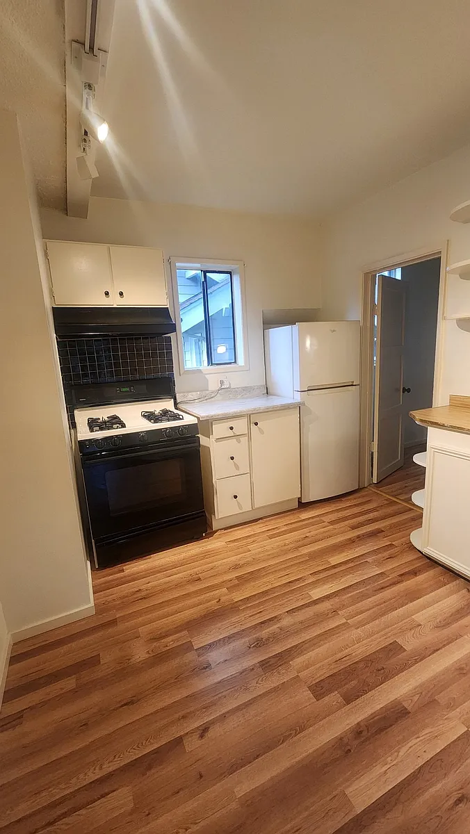 Building Photo - 3703 S 7th St #3