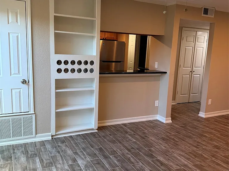1909 Brun St #4 — Photo 9
