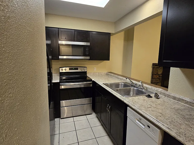 18 Bentree Ln #403 — Photo 38