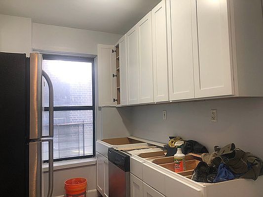 4th image of 510 W 204th St #21A
