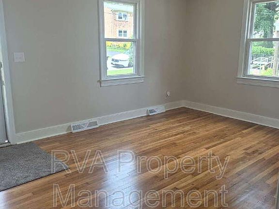 2nd image of 2906 Maple St