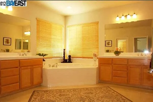 3163 Ashbrook Ln — Photo 5
